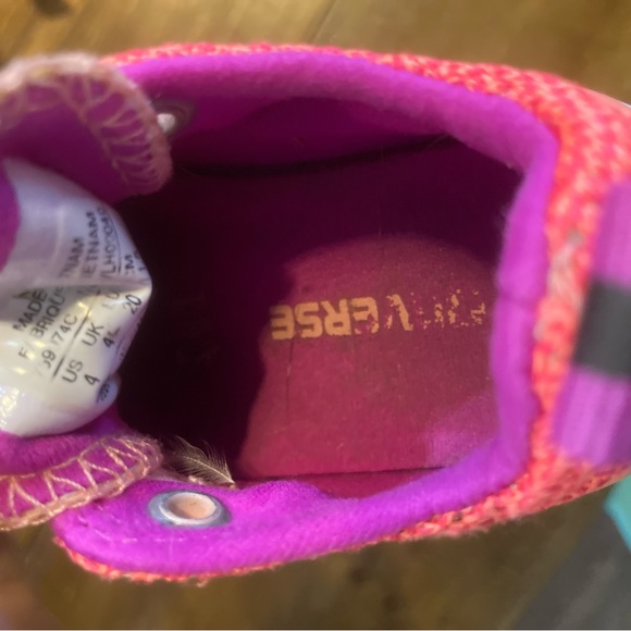 Toddler size 4 slip on converse - Picture 4 of 5